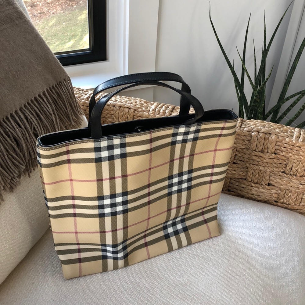 Burberry Nova purse. Authentic.